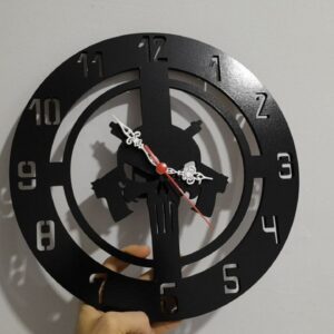 Relógio de parede vazado na forma do Justiceiro em MDF (Modelo 01)