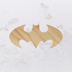 Tábua para petiscos na forma do Batman em Pinus (Modelo 01)