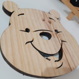 Tábua para petiscos na forma do Ursinho Pooh em Pinus (Modelo 01)