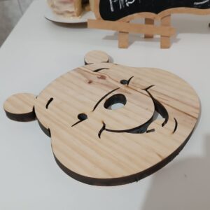 Tábua para petiscos na forma do Ursinho Pooh em Pinus (Modelo 01)